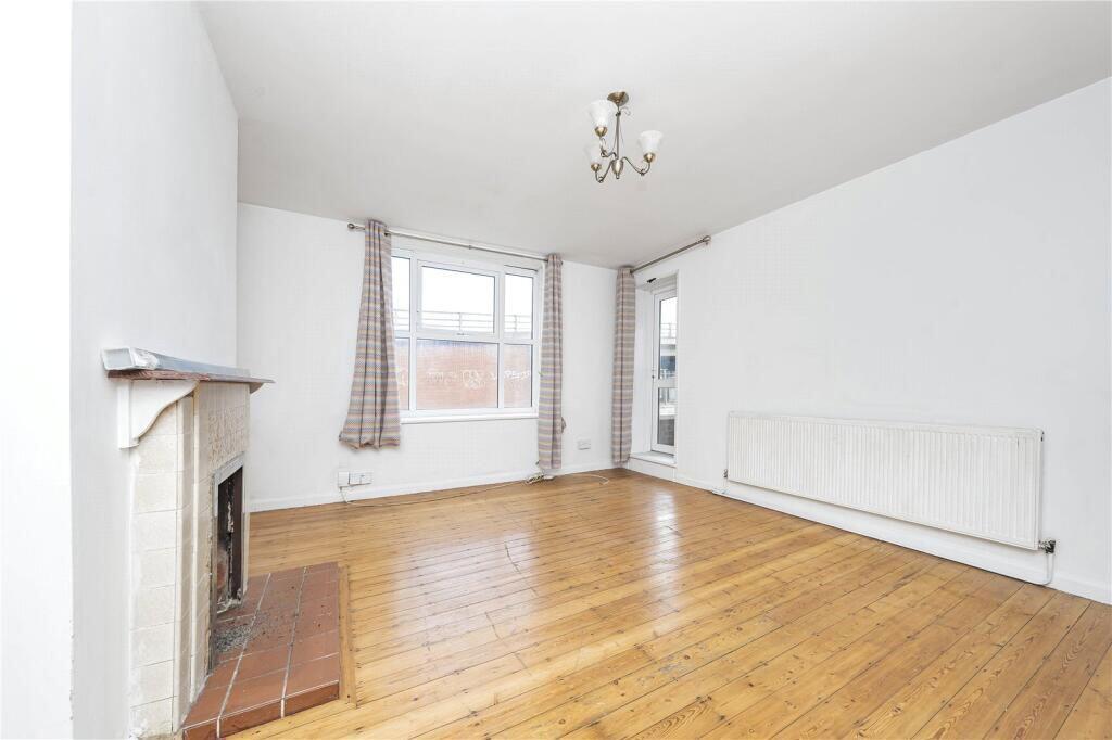 Apartment in New Malden, West Barnes - More