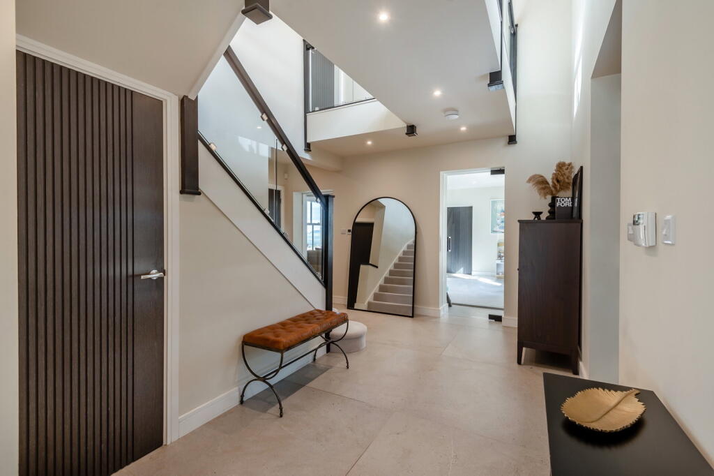 House in Huddersfield - View 4