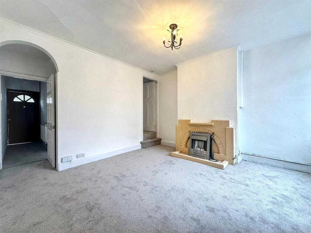 House in Stoke-on-Trent, Sneyd Green - More
