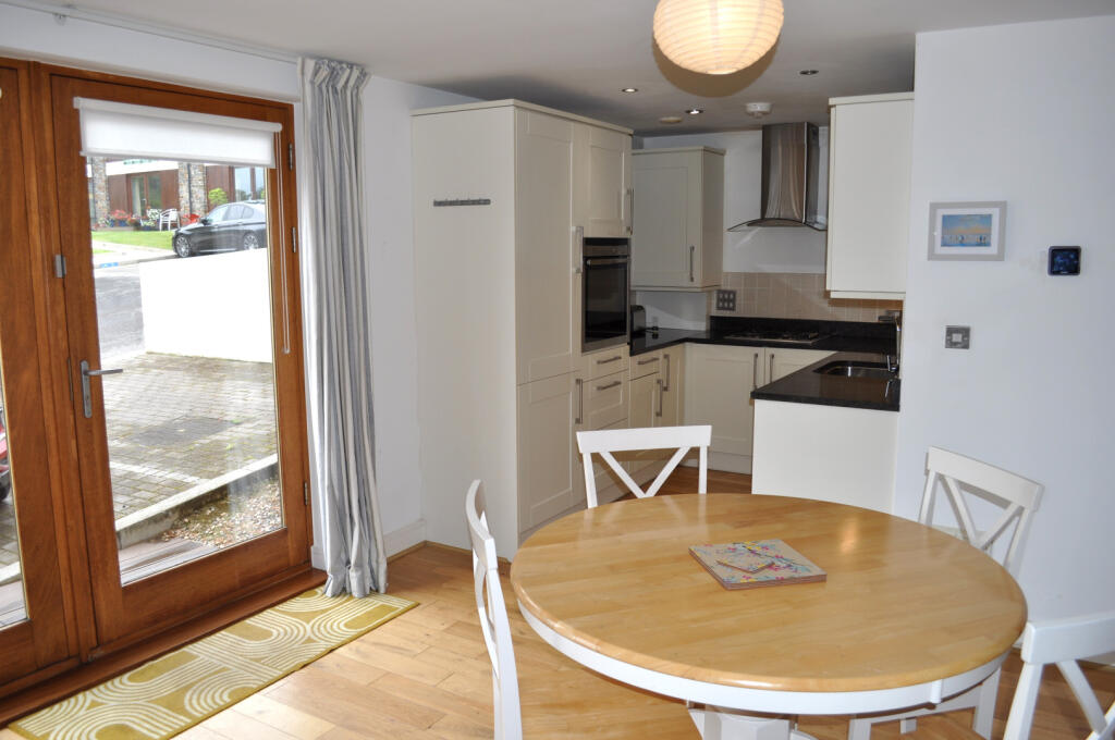 15 St Annes Apartment Western Lane Mumbles Swansea photo 4