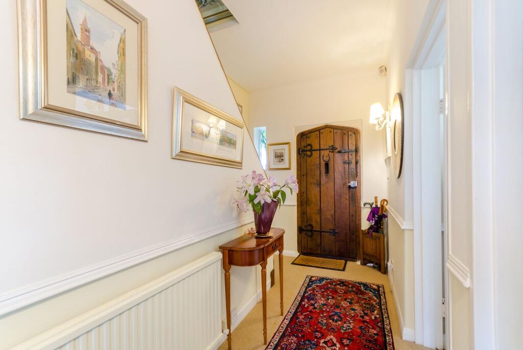 House in Kingston upon Thames - More