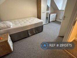 4 bedroom semi-detached house for rent