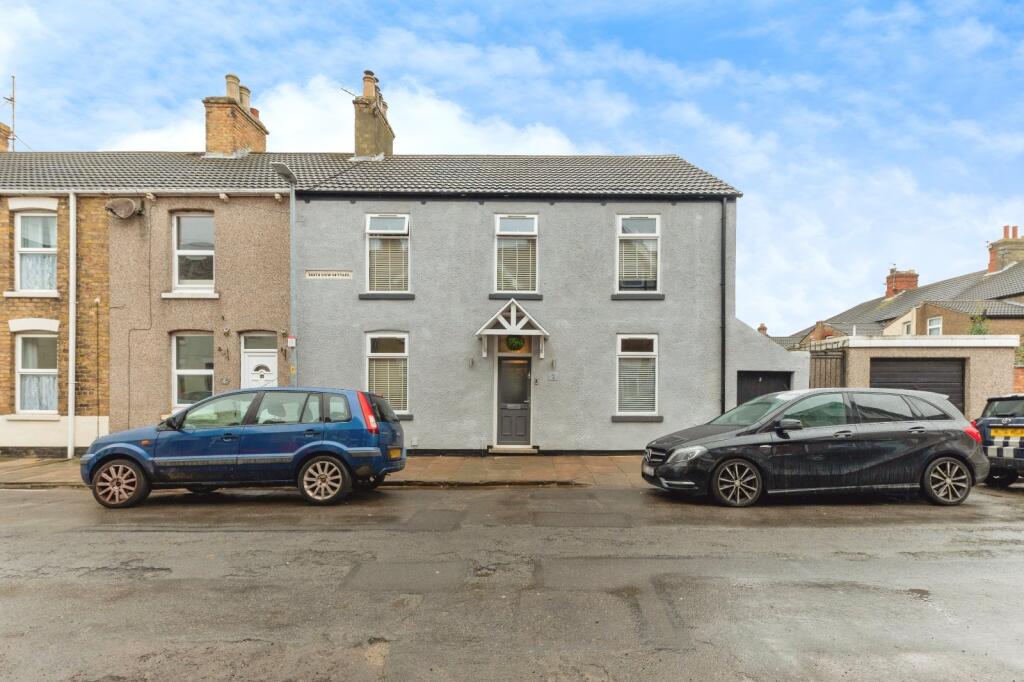6-bed terraced on Edward Street, Cleethorpes, Lincolnshire, DN35, £250,000