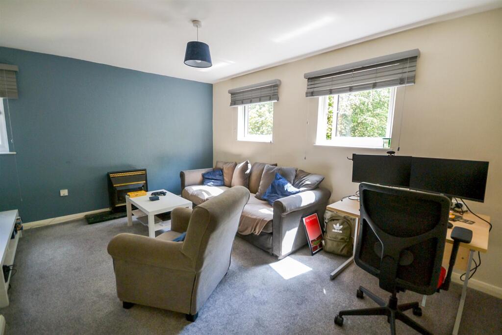 17, Addington Court photo 3