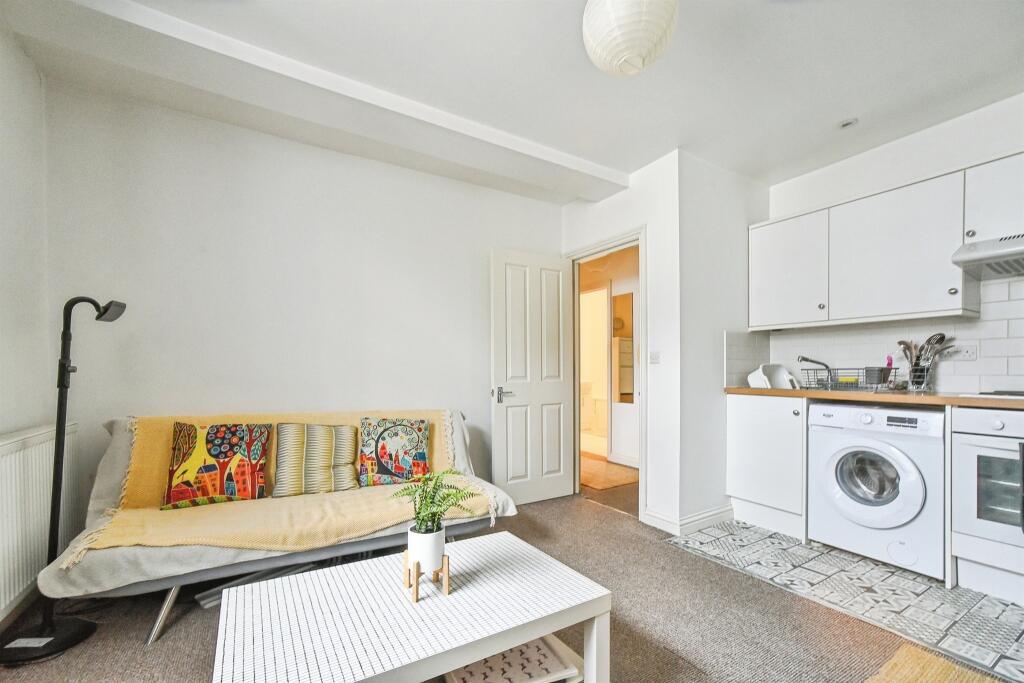 Apartment in Swindon - View 5