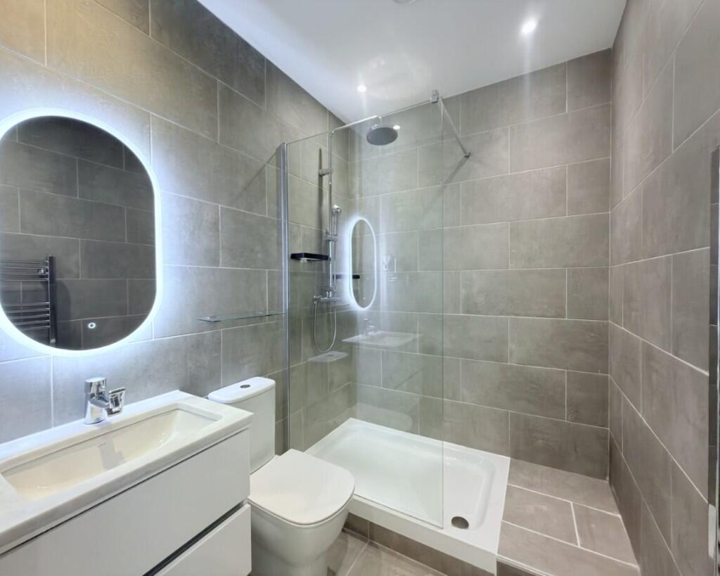 Main image of property: Anaconda cut, 100 Greengate, M3