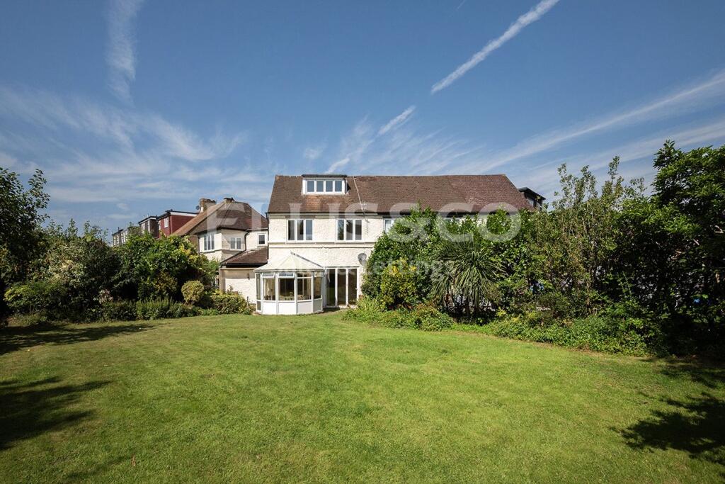 Brockenhurst Gardens, Mill Hill, London, NW7 photo 3
