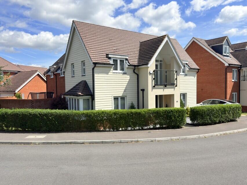 Main image of property: Hawthorn Crescent, Woodley, Reading, Berkshire, RG5