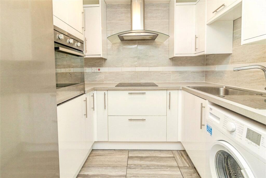 Apartment in Milton Keynes, Conniburrow, Great Linford - View 4