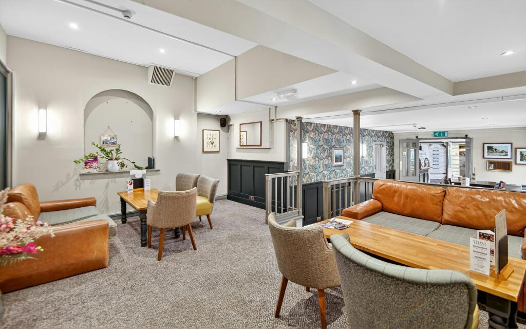 8685238-interior10.jpg