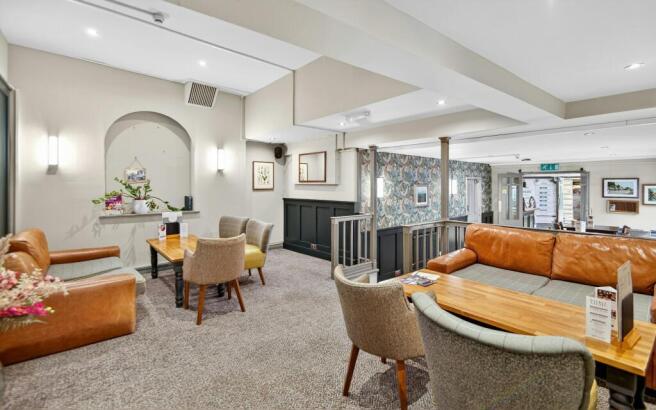 8685238-interior10.jpg