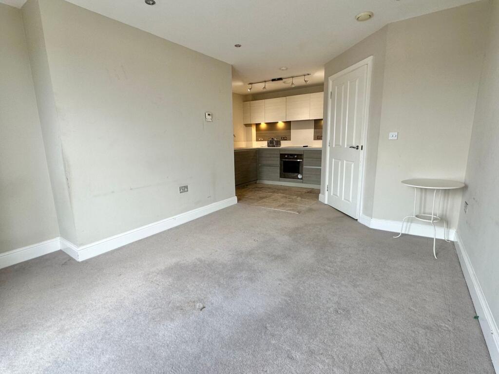 Apartment in Bexhill-on-Sea, Central - View 4