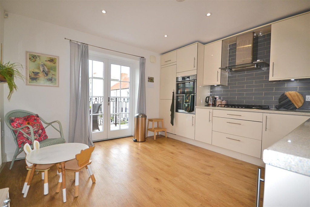 Apartment in Dorchester - View 3