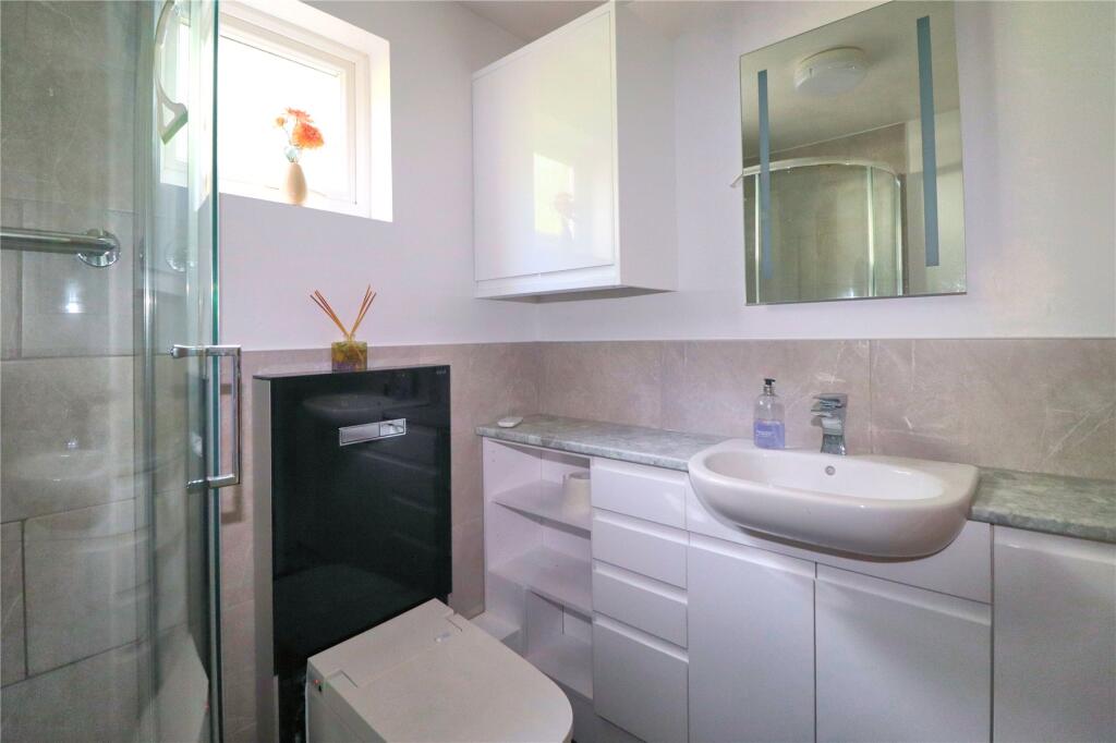House in Woking, Surrey - View 5