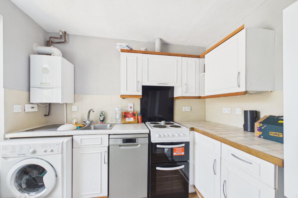 House in Binfield, Bracknell Forest - View 3