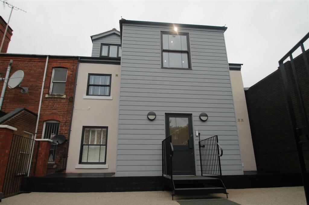 Main image of property: High Street, Harborne, B17