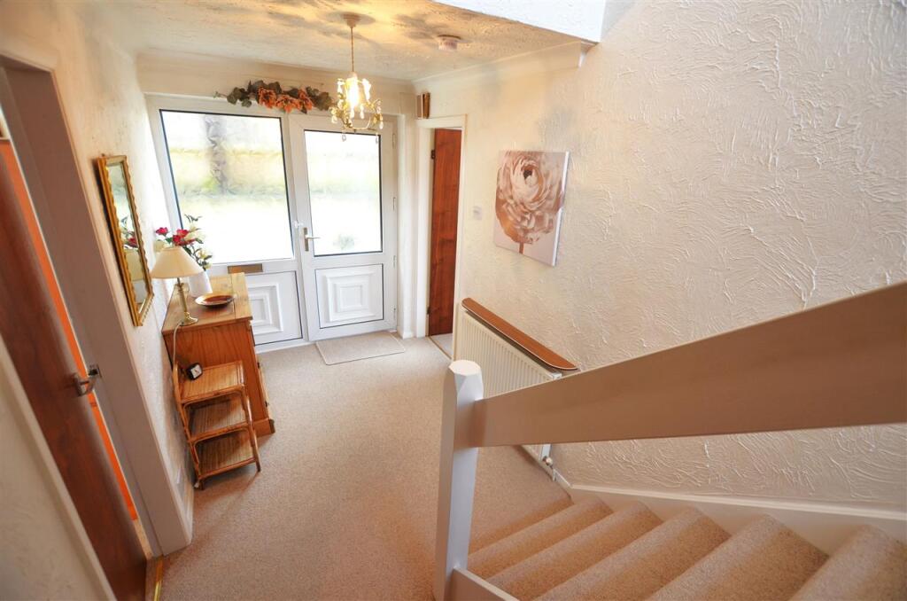 Monmouth Place, Clayton, Newcastle-under-Lyme photo 2