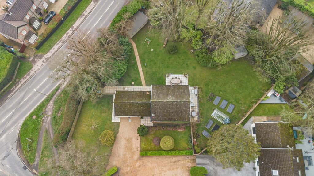 4-bed detached on Boyneswood Road, Medstead, Alton, Hampshire, £825,000