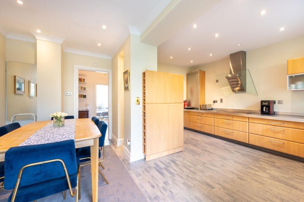 3 bedroom maisonette for rent
