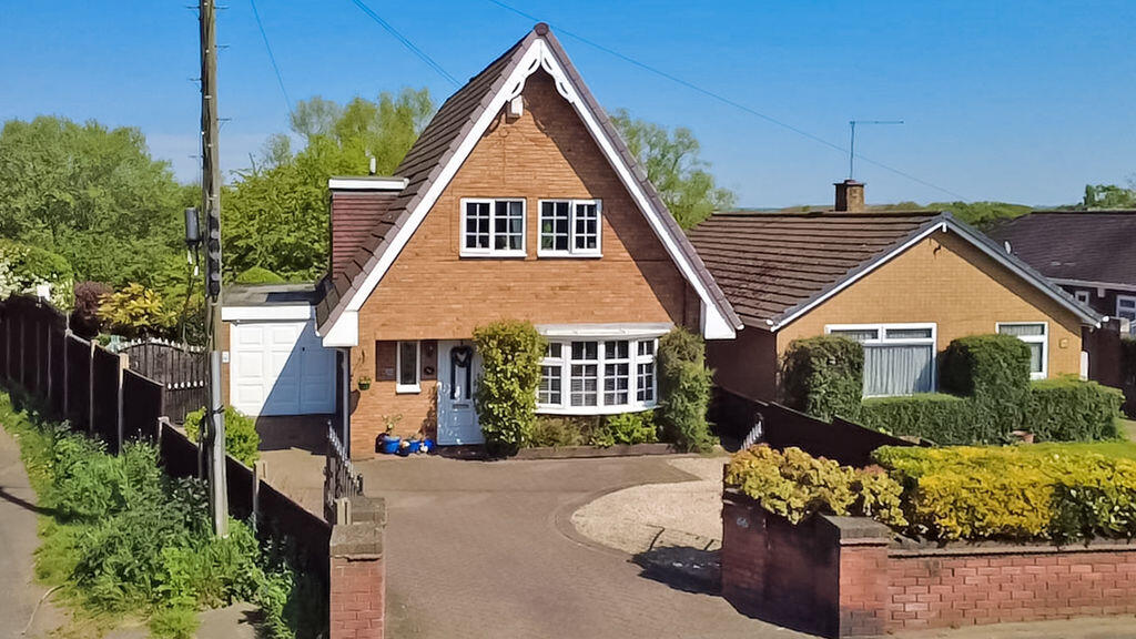 3-bed detached on Low Street, Cheslyn Hay, £365,000