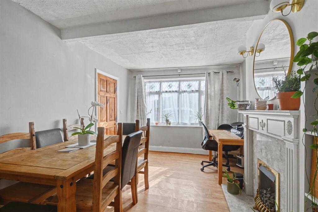 House in Nottingham, Chilwell - View 3