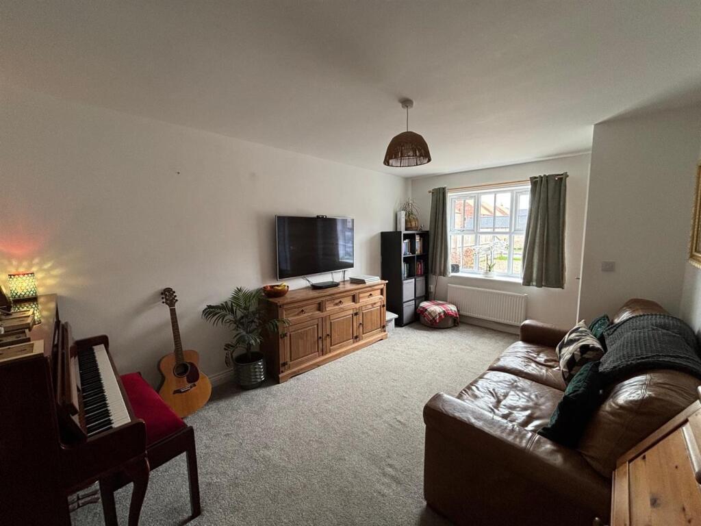 House in Hull - View 4