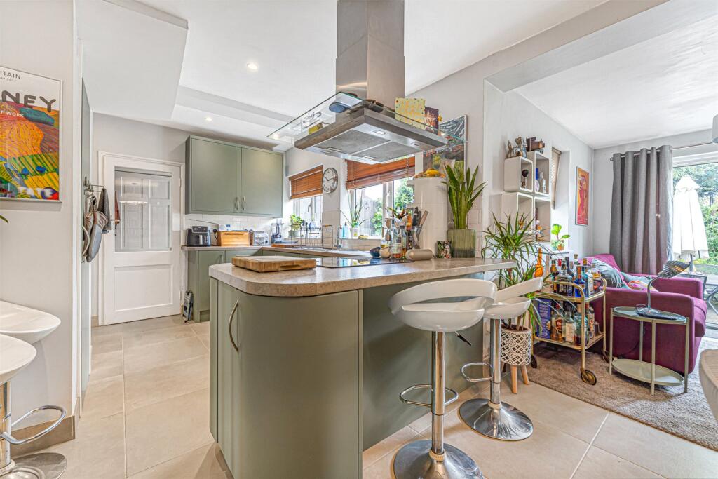 House in Watford, North Watford - More