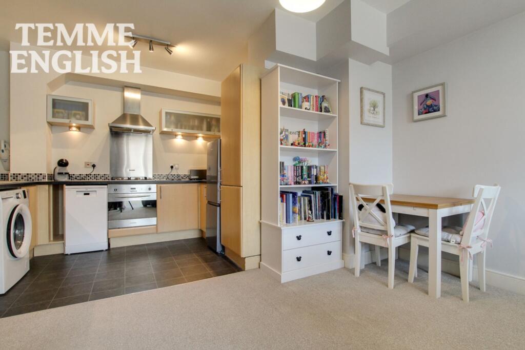 Apartment in Basildon, Wickford - More