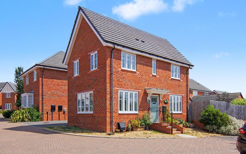 3-bed detached on Nursery Walk, Allesley, CV5, £350,000