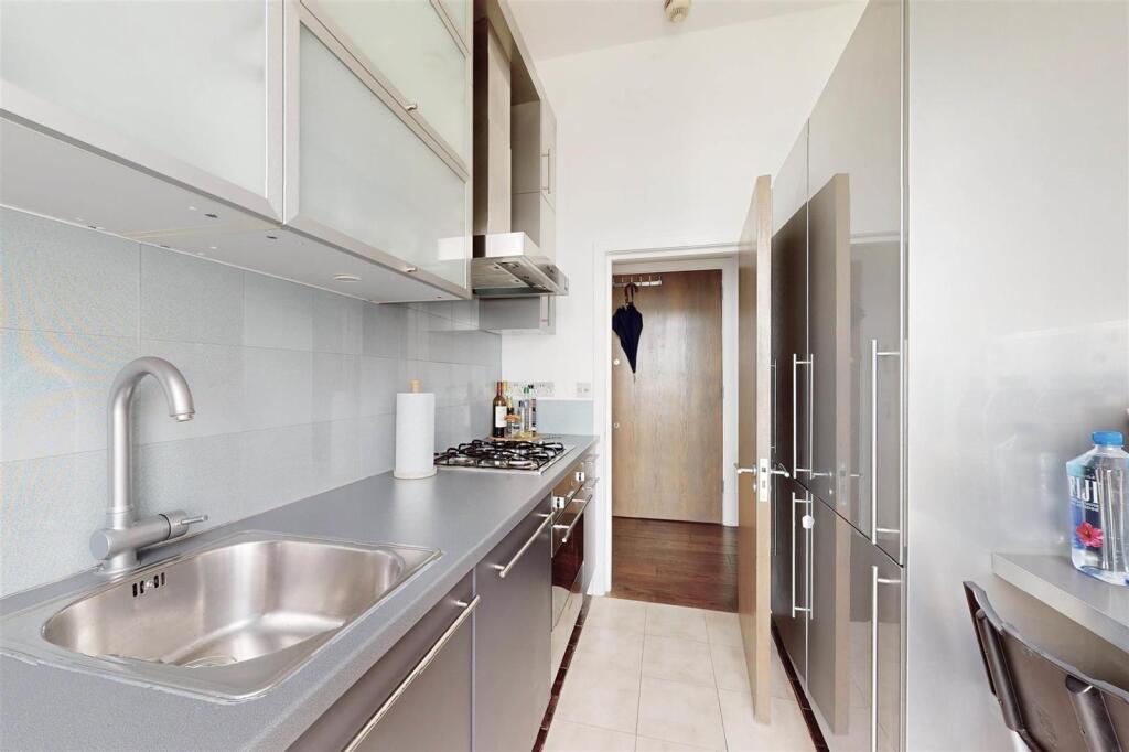 Apartment in London - More