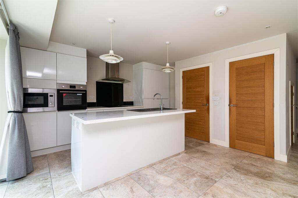 Foxhill Road, Burton Joyce, Nottingham photo 4