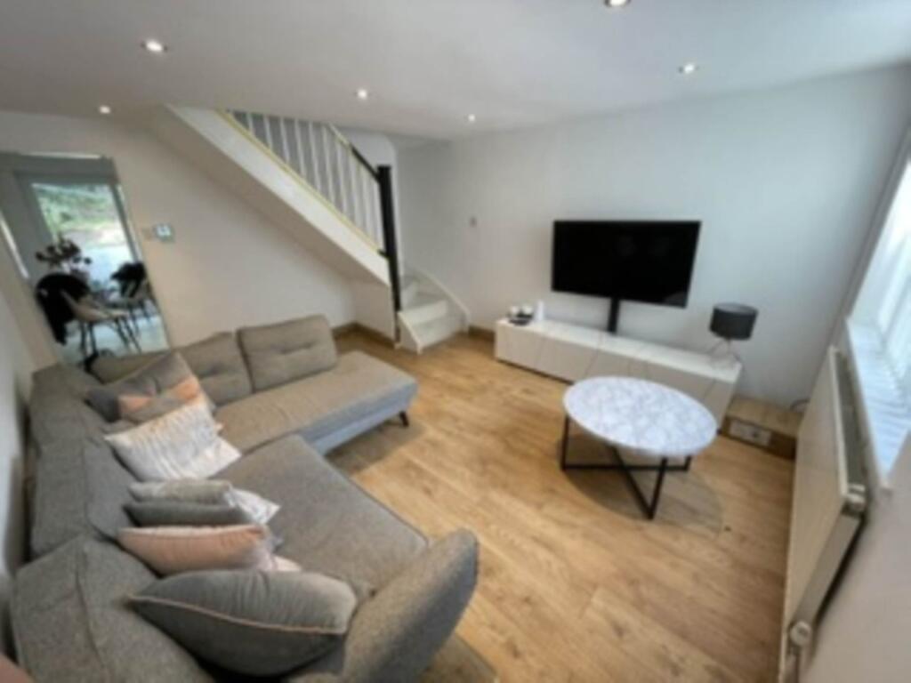 House in Oldham, Greater Manchester - View 4
