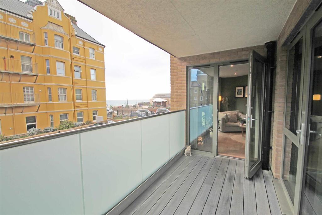 Apartment in Brighton - More