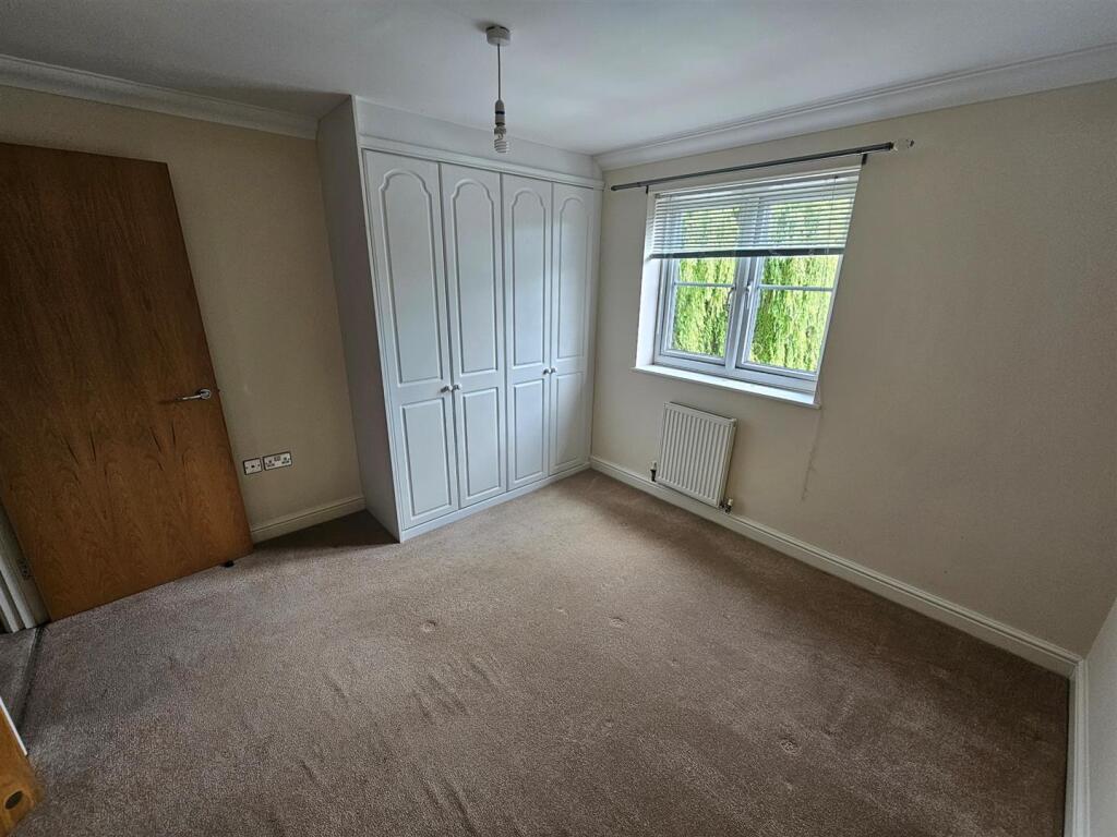 Apartment in Aylesbury, Buckinghamshire - View 4