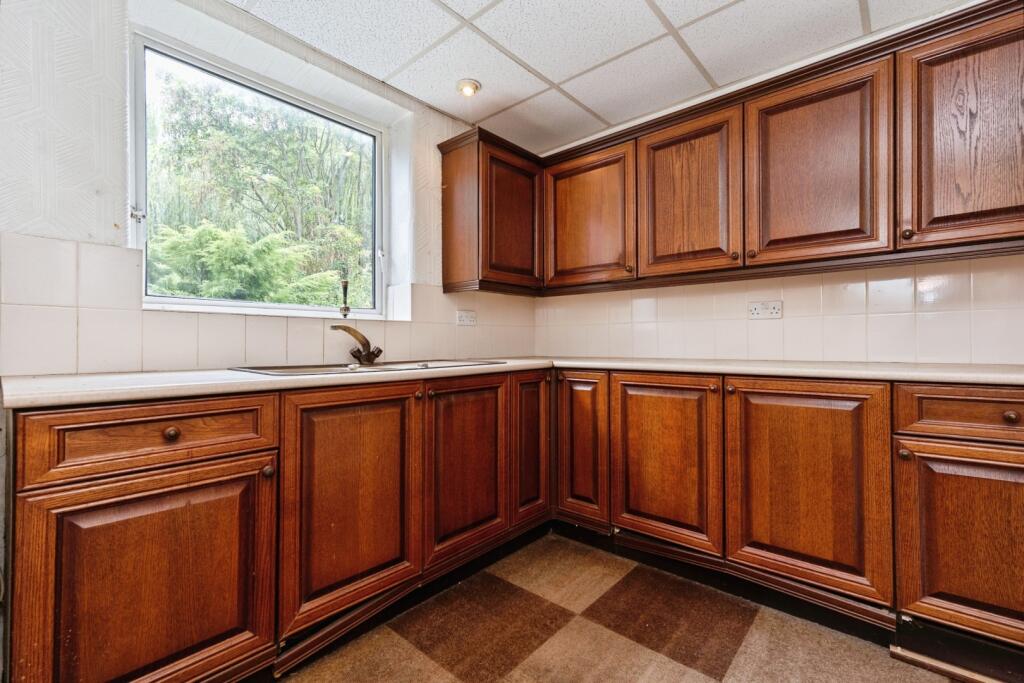 House in Tameside, Greater Manchester - View 5