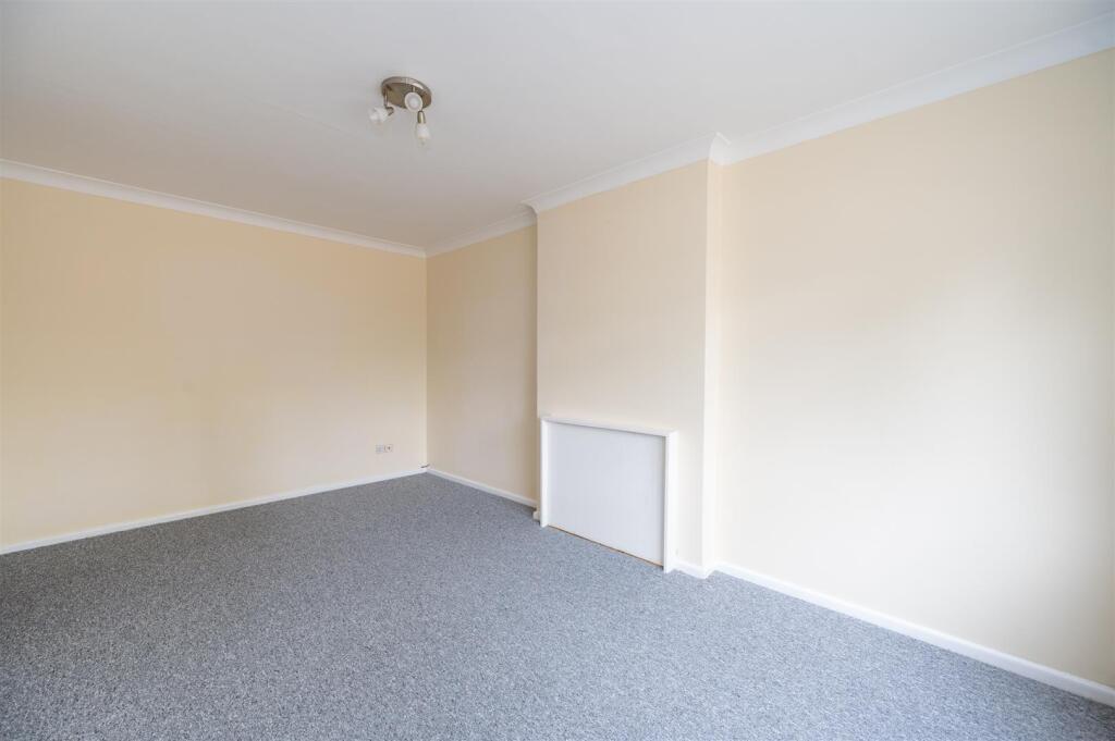 Rapley Court, Stamford Avenue, Hayling Island photo 2