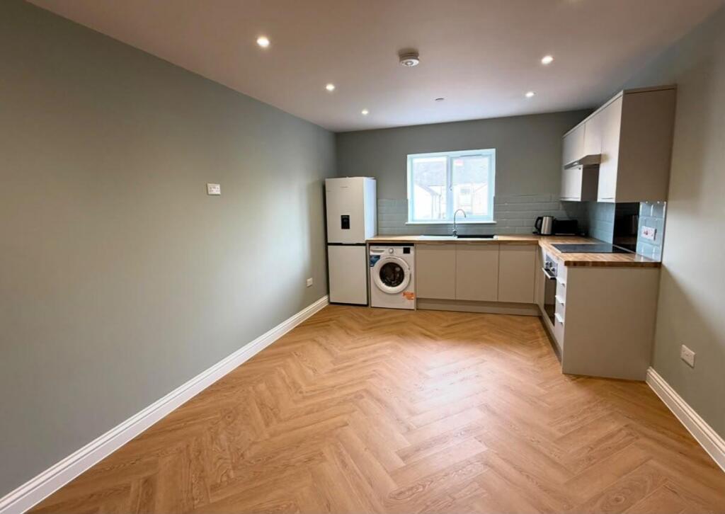Apartment in Cardiff, Grangetown - View 5