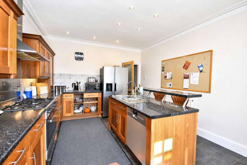 Clarence Avenue, Northampton, NN2 - View 5