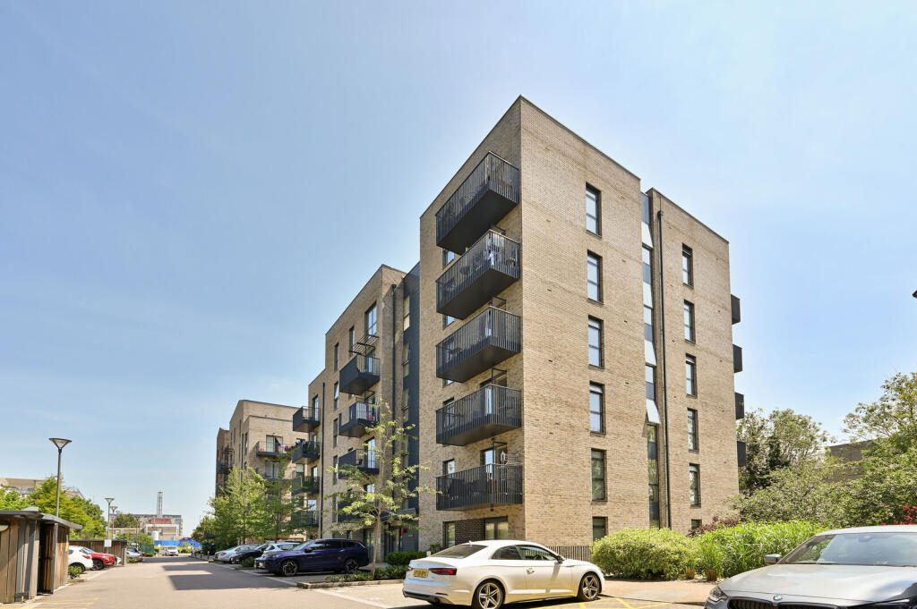 Main image of property: Oak Lodge, Watford, WD18