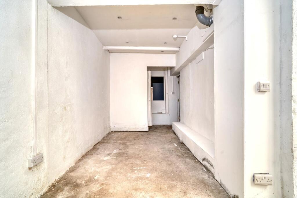 Apartment 2 21 Lucius Street, Torquay, Devon, TQ2 5UW photo 4
