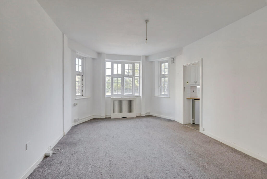 Apartment in Southend-on-Sea - View 4