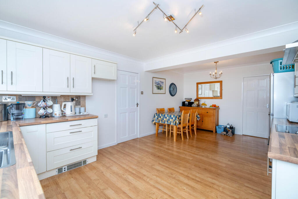Laburnum Drive, Cherry Willingham, Lincoln photo 4