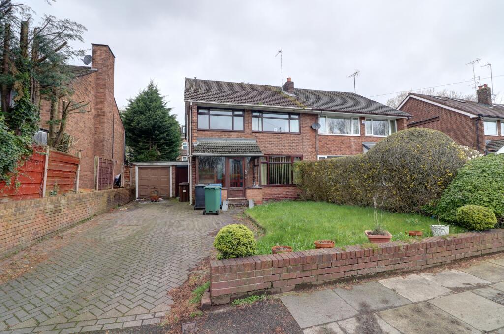 Main image of property: Park Lane, Manchester, M45