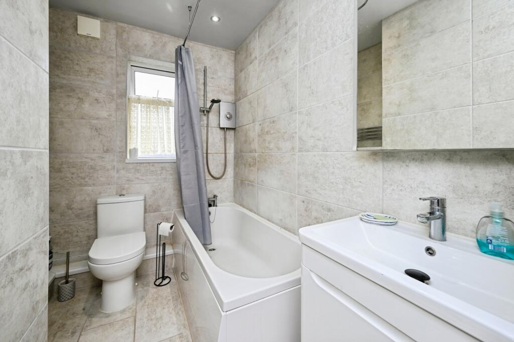 House in Mansfield, Nottinghamshire - View 4