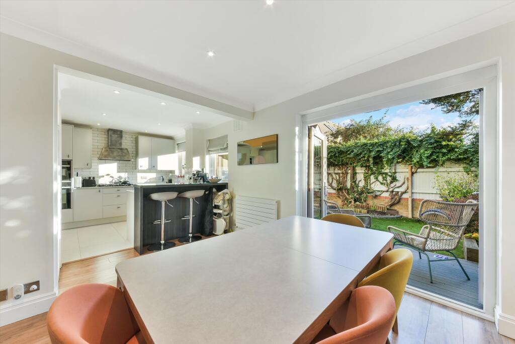 Main image of property: Discovery Walk, London, E1W