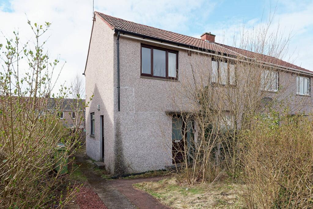 Main image of property: 4 Chestnut Drive, Lenzie, Kirkintilloch, G66 4BN