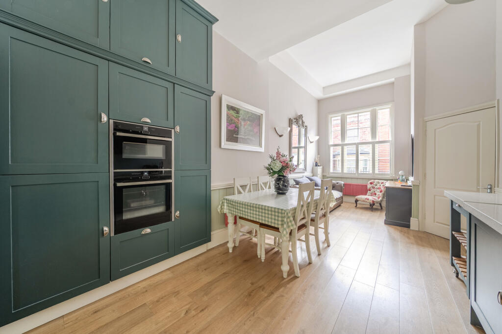 Apartment in Sunbury-on-Thames, Kempton Park - View 3