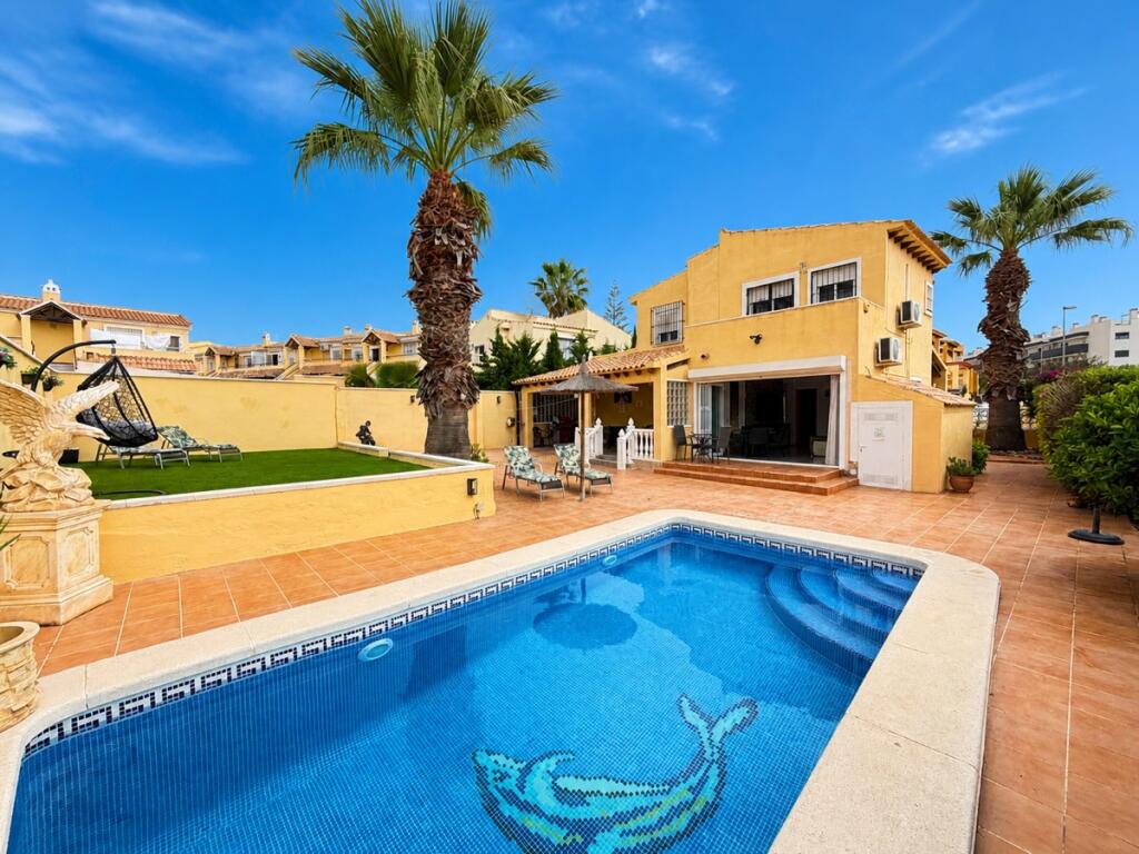 Main image of property: Valencia, Alicante, Villamartin
