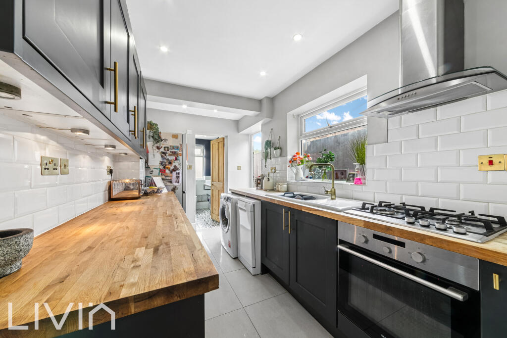 House in Croydon - More