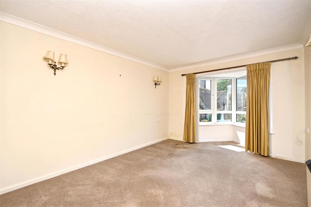 Apartment in Eastbourne, Seaside, Roselands - View 2